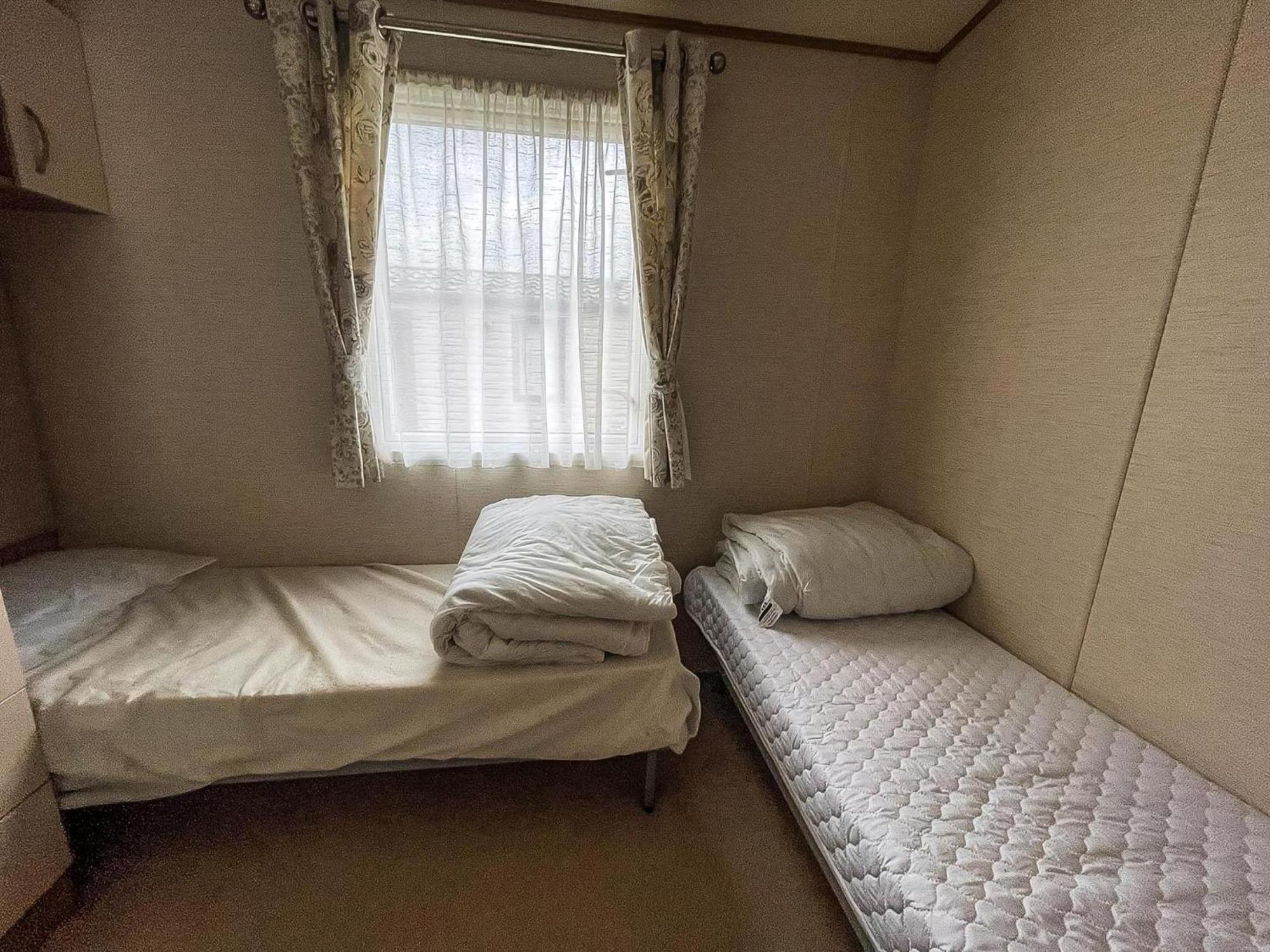 Отель Lovely 6 Berth Caravan With Decking And Wifi In Kent, Ref 47017C Уитстабл Экстерьер фото