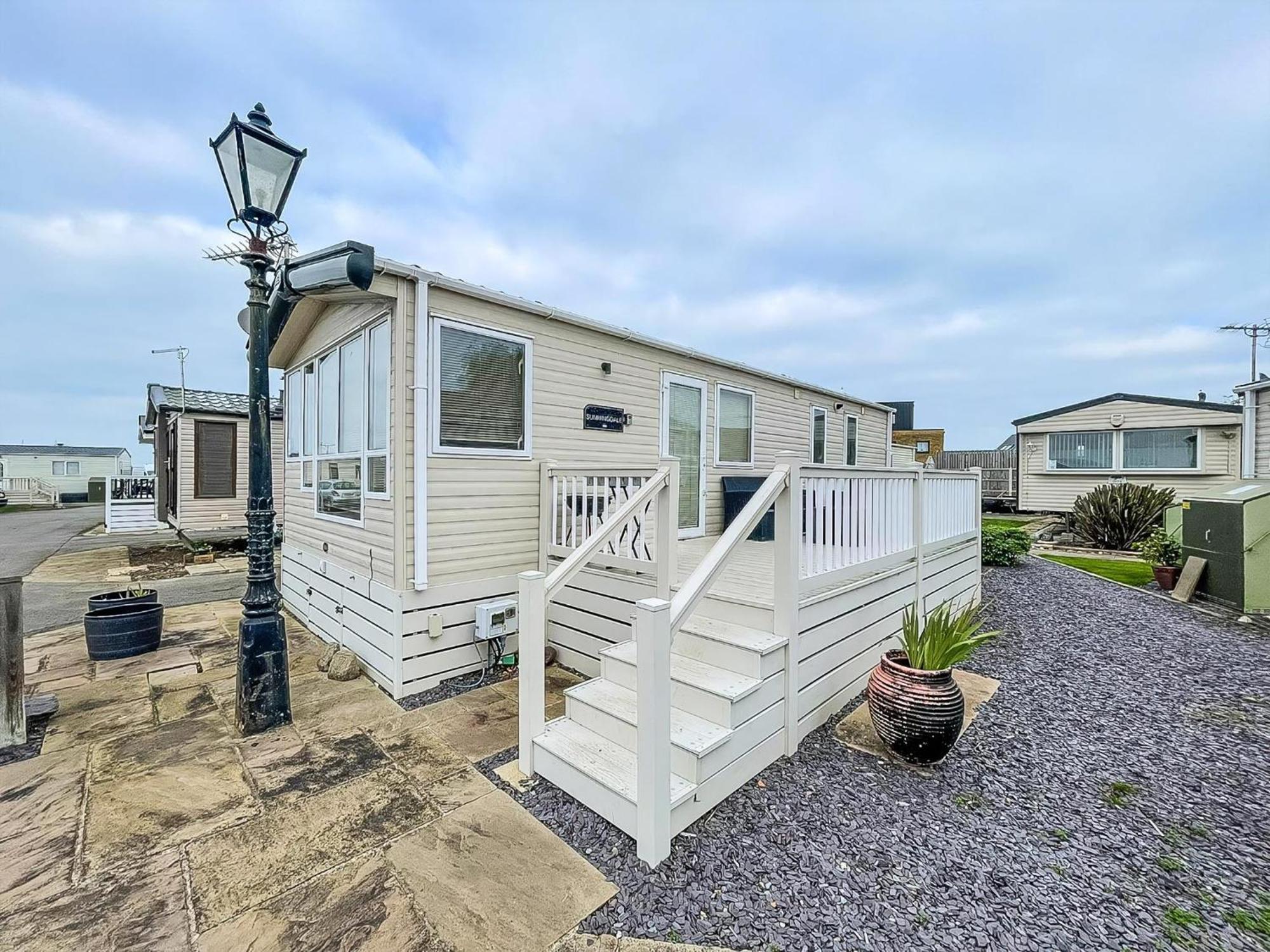 Отель Lovely 6 Berth Caravan With Decking And Wifi In Kent, Ref 47017C Уитстабл Экстерьер фото